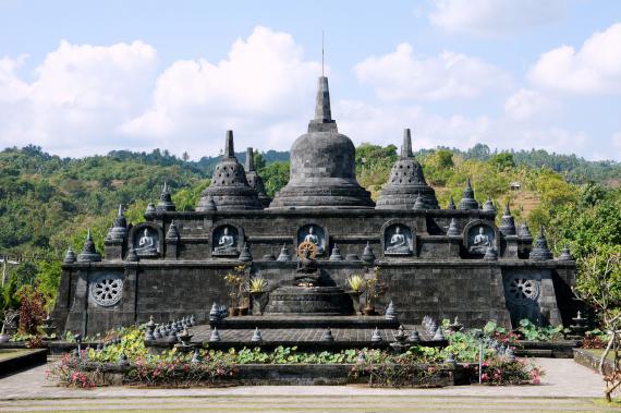 Amateurs de culture et de nature apprécient Bali
