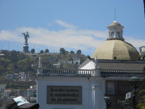 La Virgen, au centre de Quito