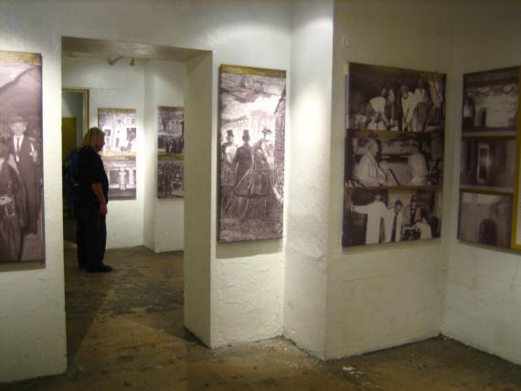 Petites salles d'exposition (crédit photo : Luis Villa del Campo)