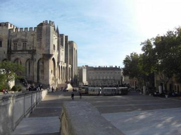 Place animée d'Avignon