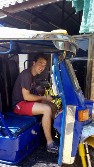 Guillaume au volant d'un tuktuk !