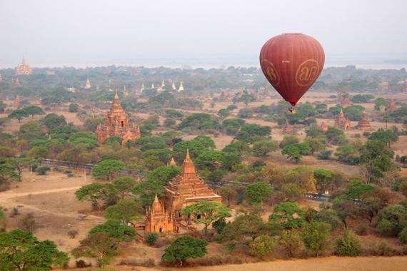 Vol au dessus de Bagan en montgolfière