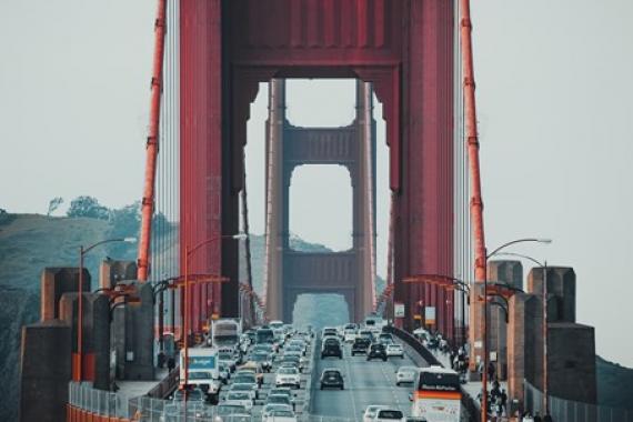 Circulation sur le Golden Gate Bridge.