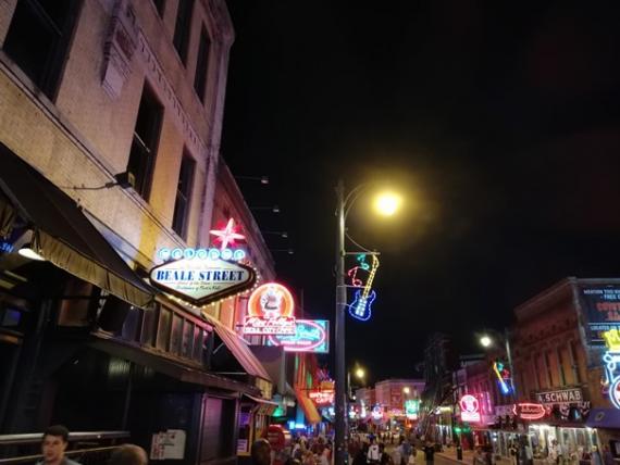 La Beale Street et ses néons étincelants