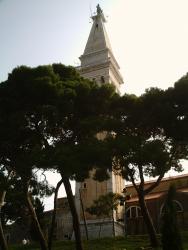 Le campanile de la cathédrale Sainte-Euphémie