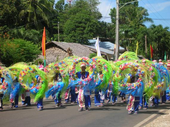 Défilé festif à Panglao