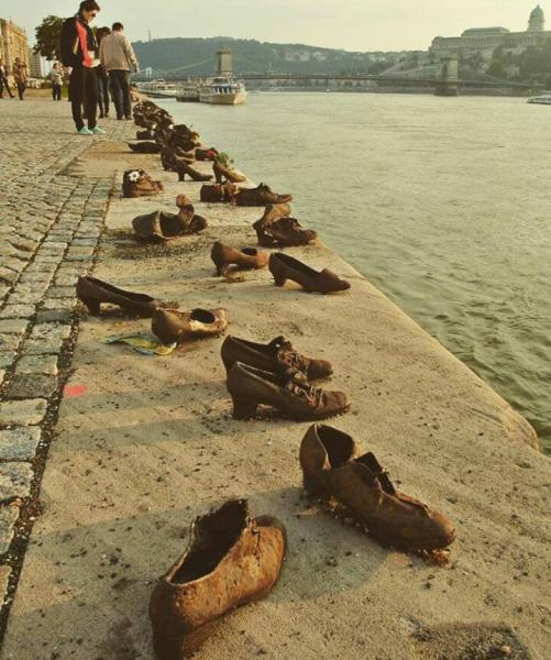 Les chaussures au bord du Danube
